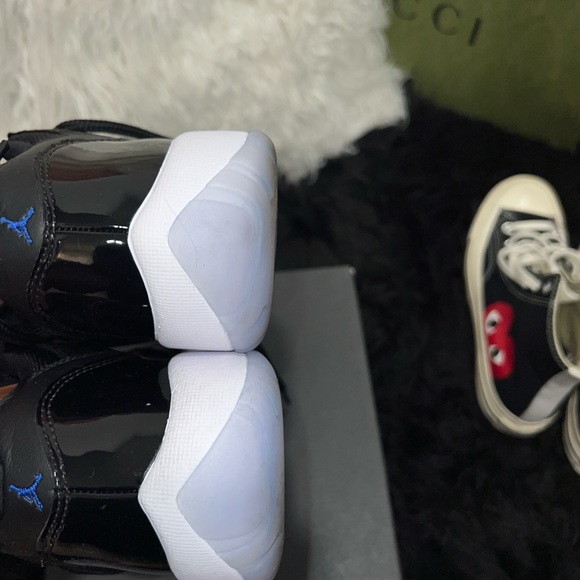 AIR JORDAN 11 RETRO LOW (Grade School) - Picture 7 of 12